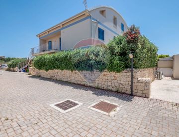 Foto 1 di 43 - Casa bifamiliare, trifamiliare in Vendita in Via Rimembranza 52 a Ragusa