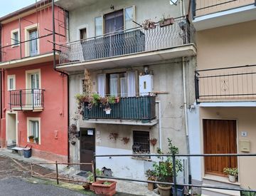 Foto 1 di 23 - Villetta a schiera in Vendita in Via Camillo Benso Conte di Cavour a San Mango d'Aquino