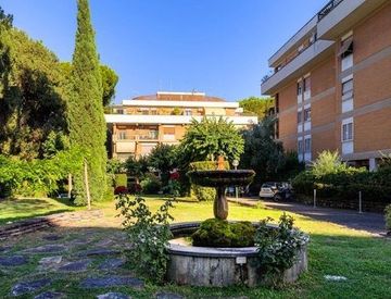 Foto 1 di 26 - Attico, mansarda in Vendita in Via Borgorose a Roma