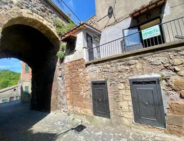 Facciata - Trilocale in Vendita in Via Montinaccio 11 a Latera