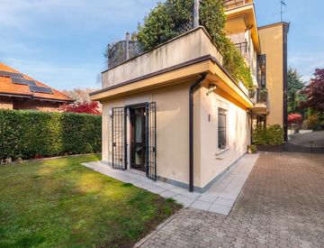 Facciata - Quadrilocale in Vendita in Strada Comunale di Cavoretto 59 a Torino