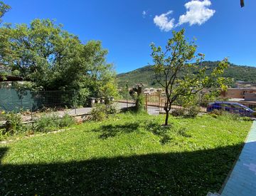 Giardino - Trilocale in Vendita in Vico Melogno 13 a Finale Ligure
