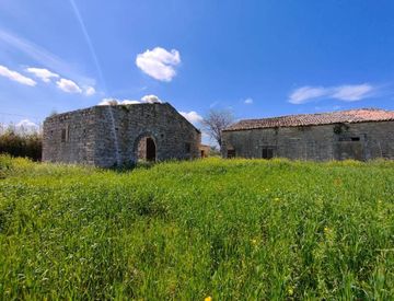 Giardino - Rustico, casale in Vendita in Contrada Olivieri a Vittoria