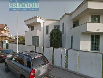 Foto 1 di 28 - Casa indipendente in Vendita in Via Don Cesare Martinetti a Vercelli