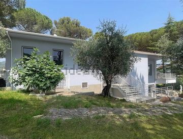 Facciata - Villa in Vendita in Via Raffaello 4 a Rosignano Marittimo