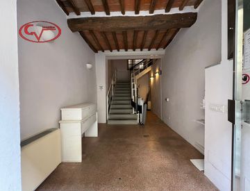 Foto 1 di 13 - Ufficio in Vendita in Via Roma a Montevarchi