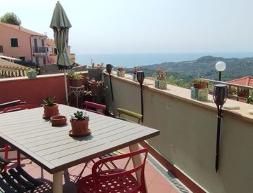 Terrazza - Trilocale in Vendita in Via Don Sasso a Civezza