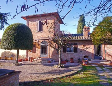Facciata - Casa bifamiliare, trifamiliare in Vendita a Castelnuovo Berardenga