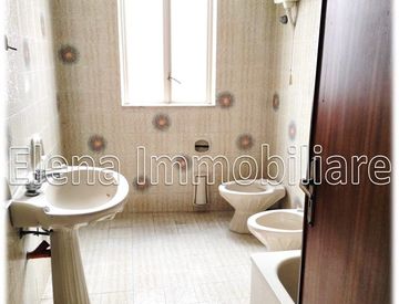 Bagno - Appartamento in Vendita in Corso Generale Medici a Alcamo