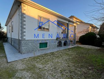 Facciata - Casa indipendente in Vendita in Via Aldo Diani a Alessandria