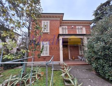 Facciata - Villa in Vendita in Via Don Giovanni Minzoni 220 a Cesena