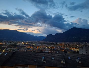 Foto 1 di 31 - Attico, mansarda in Vendita in Via Castel Flavon a Bolzano