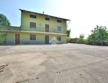 Foto 1 di 44 - Casa indipendente in Vendita in Via Massimo D'Azeglio 12 a Borgo d'Ale