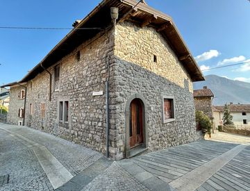 Facciata - Casa indipendente in Vendita in Strada delle Ghiaie 8 a Bianzano