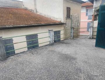 Foto 1 di 34 - Casa indipendente in Vendita in Piazza Viani Avv. a Pontedassio