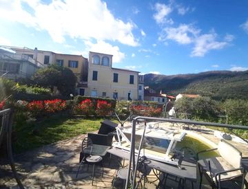 Foto 1 di 37 - Casa indipendente in Vendita in Via Don G. Bellissima 4 a Dolcedo