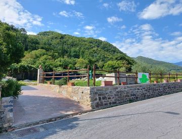 Foto 1 di 30 - Villa in Vendita in Via Manfredi P. a Vessalico