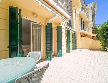 Terrazza - Bilocale in Vendita in Via Pelloux 34 a Bordighera