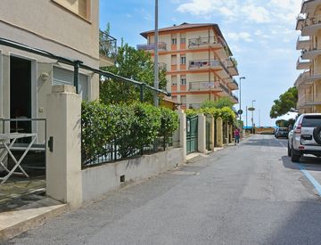 Foto 1 di 32 - Trilocale in Vendita in Via Sardegna 19 a San Bartolomeo al Mare