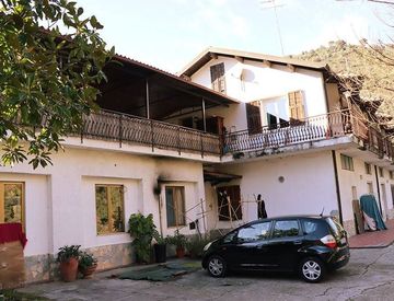 Foto 1 di 40 - Villa in Vendita a Dolceacqua