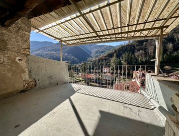 Terrazza - Appartamento in Vendita in Via Giulio Cesare 19 a Molini di Triora