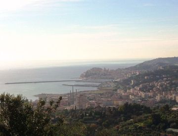 Foto 1 di 13 - Casa indipendente in Vendita in zona Oneglia a Imperia