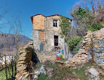 Foto 1 di 21 - Rustico, casale in Vendita in Borgo Gazzo 15 a Borghetto d'Arroscia