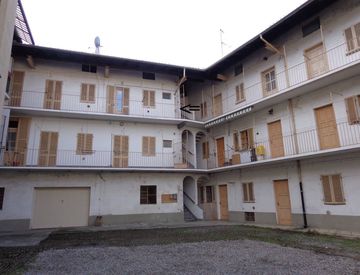 Foto 1 di 7 - Bilocale in Vendita in Via Sant'Antonio a Serravalle Sesia