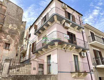Foto 1 di 25 - Casa indipendente in Vendita in Corso Umberto a Monterosso Almo