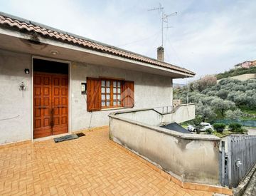 Facciata - Casa indipendente in Vendita in Via Bellini 49 a Sezze