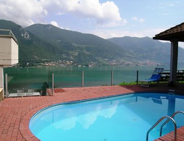 Piscina - Villa in Vendita in Via del Dossello 40 a Iseo