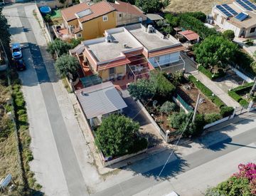 Piscina - Villa in Vendita in Via Santa Rosalia a Ragusa