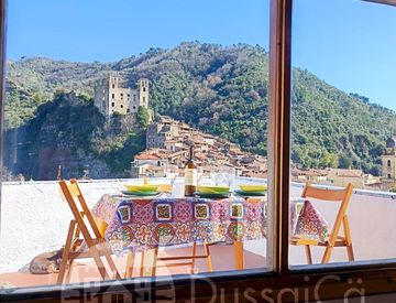 Terrazza - Trilocale in Vendita in Via Barberis Colomba a Dolceacqua