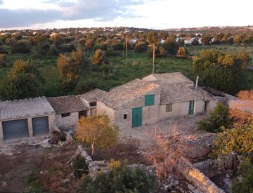 Foto 1 di 89 - Rustico, casale in Vendita in Contrada Calamerieri a Scicli