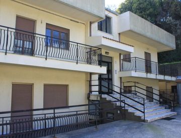 Foto 1 di 17 - Quadrilocale in Vendita in Via Ferdinando Galiani a Catanzaro