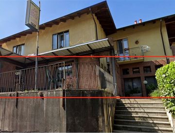 Facciata - Locale commerciale in Vendita in Via Italia 26 a Arona