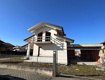 Foto 1 di 32 - Villa in Vendita in Via Aldo Gaspardino a Livorno Ferraris