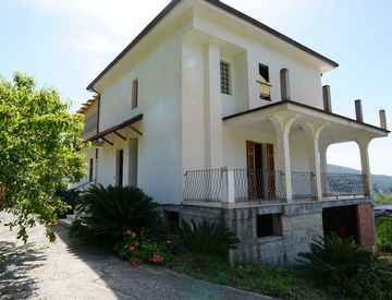 Foto 1 di 16 - Villa in Vendita in Strada Greppa a Vallebona