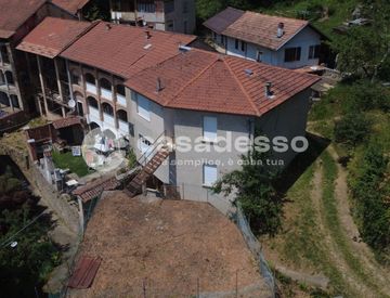 Foto 1 di 20 - Casa indipendente in Vendita in Via Vittorio Emanuele II 10 -14 a Cellio con Breia