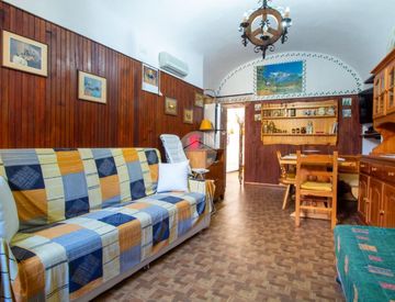 Soggiorno - Trilocale in Vendita in Salita Costa 12 a Lucinasco