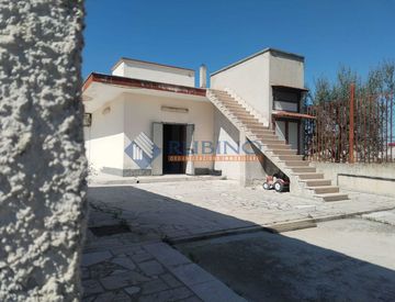 Foto 1 di 35 - Casa bifamiliare, trifamiliare in Vendita in Via Vecchia Andria a Barletta