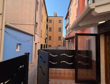 Foto 1 di 24 - Casa indipendente in Vendita in Via Sottomarina a Chioggia