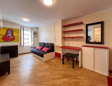 Soggiorno - Trilocale in Vendita in Piazza Eritrea a Napoli