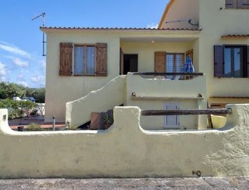 Facciata - Casa indipendente in Vendita in Via Cristoforo Colombo 12 a Valledoria