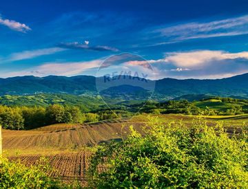 Vista - Terreno agricolo in Vendita a Serravalle