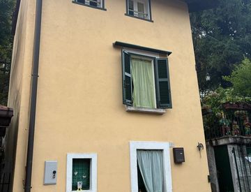 Facciata - Casa indipendente in Vendita in Via Serpiano a Porto Ceresio