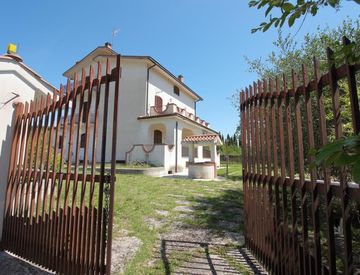 Facciata - Villa in Vendita in Via Terni a Orte
