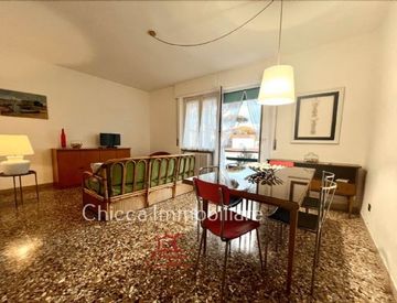 Soggiorno - Quadrilocale in Affitto in Via degli Oleandri a Pisa