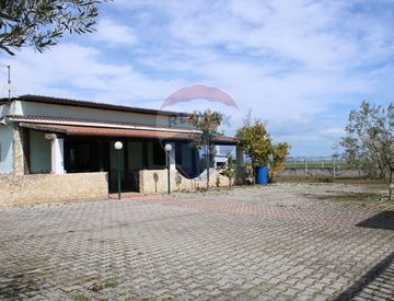 Facciata - Rustico, casale in Vendita in Viale Beccarini a Manfredonia