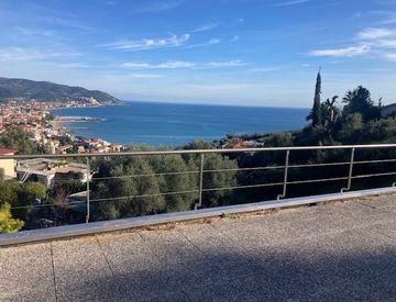 Terrazza - Villetta a schiera in Vendita in Via la Pace a Diano Marina